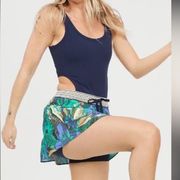 aerie rubbed cut out dress with built in short and sport bra - Picture 3 of 8